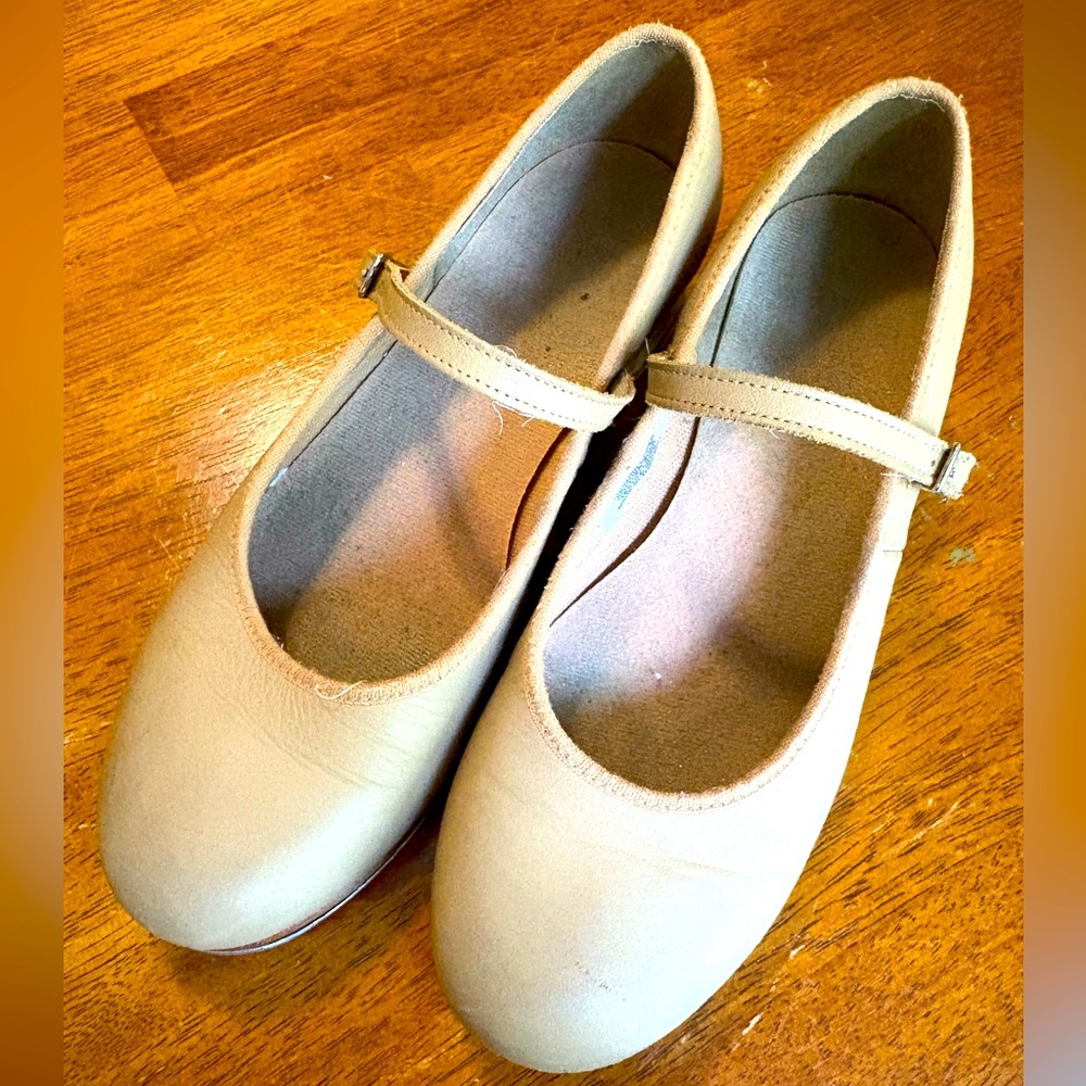 Tan Bloch tap shoes size 5 1/2